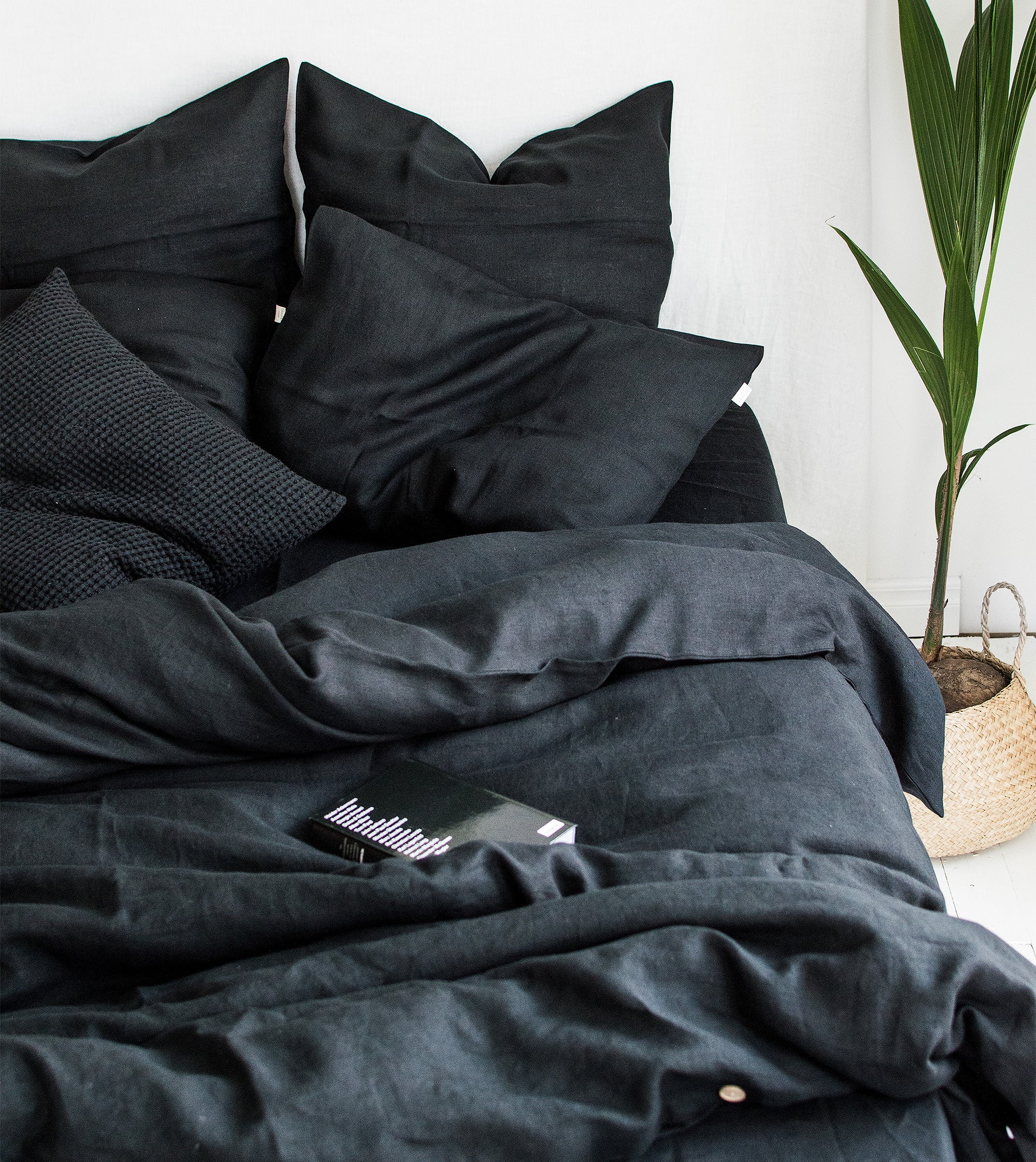 Linen Fitted Sheet in Space Black