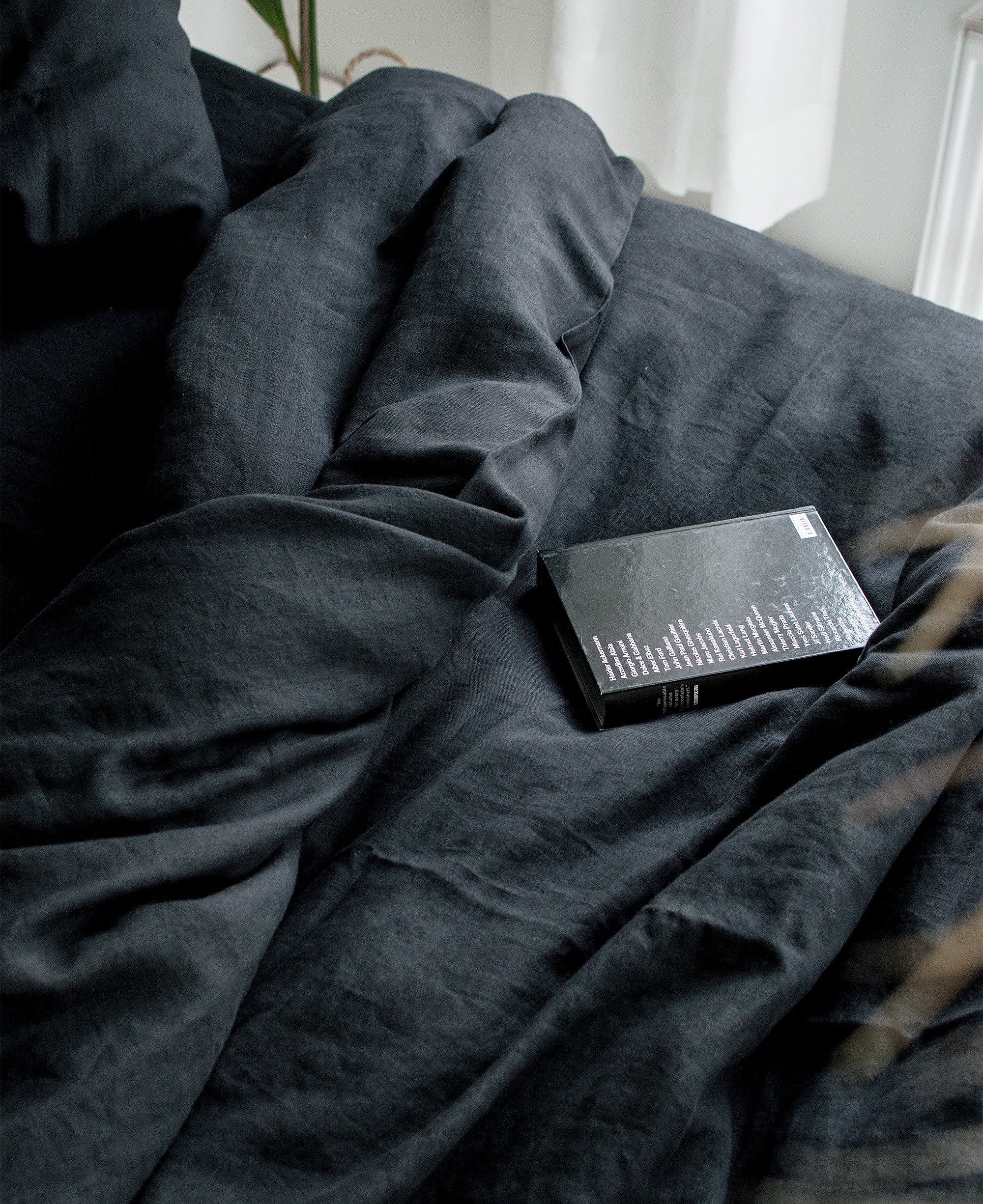 Linen Fitted Sheet in Space Black