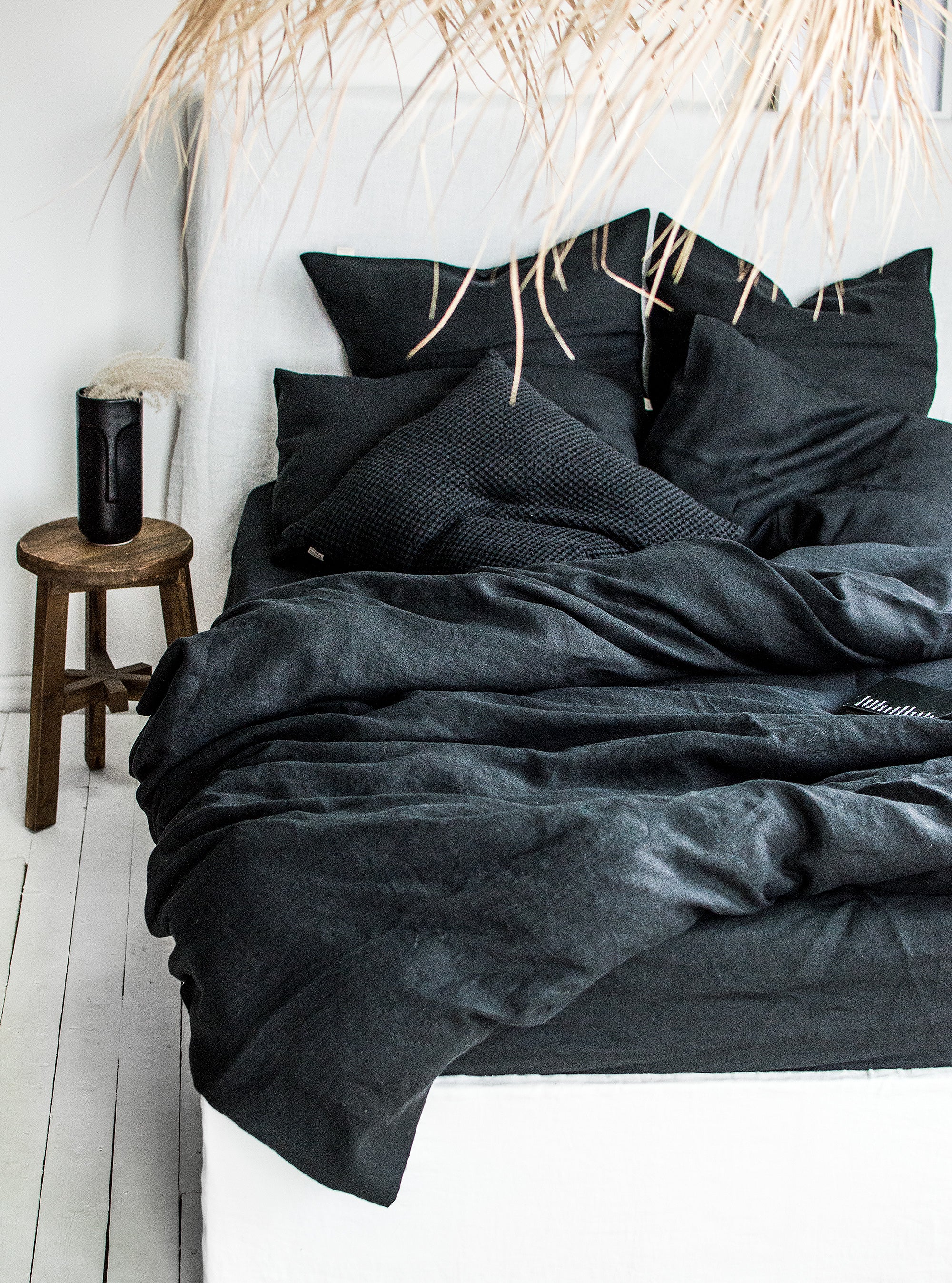 Linen Fitted Sheet in Space Black