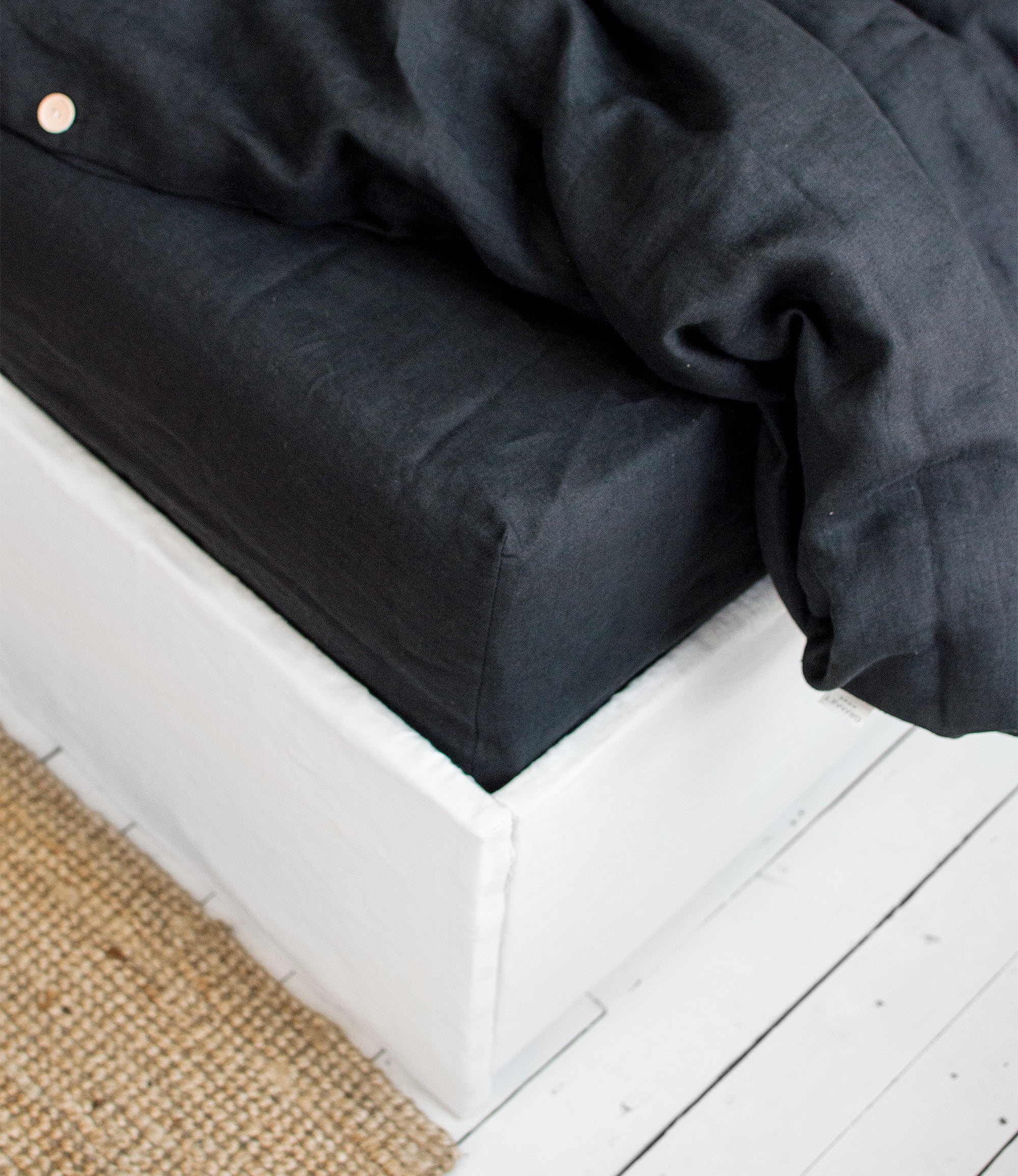 Linen Fitted Sheet in Space Black