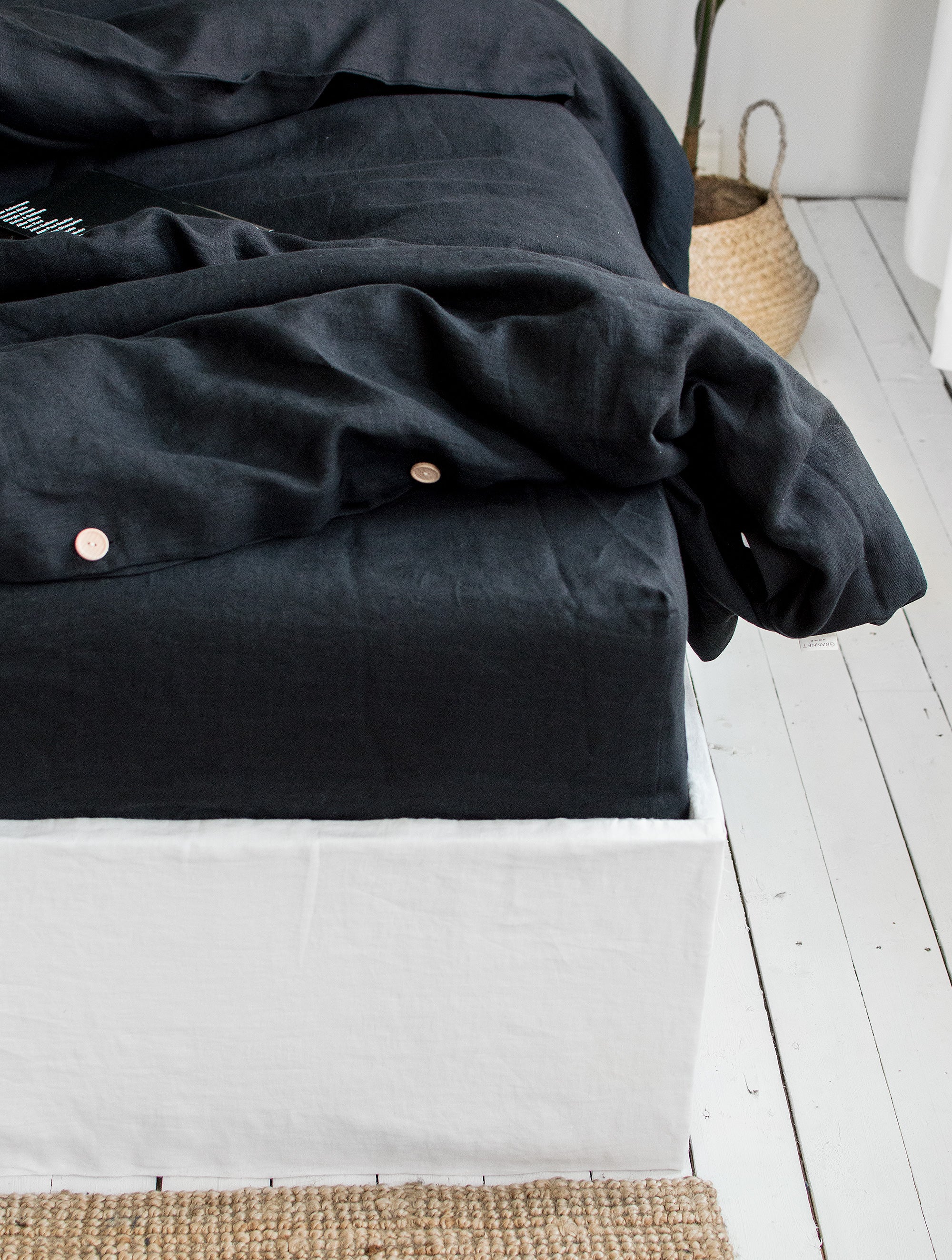 Linen Fitted Sheet in Space Black