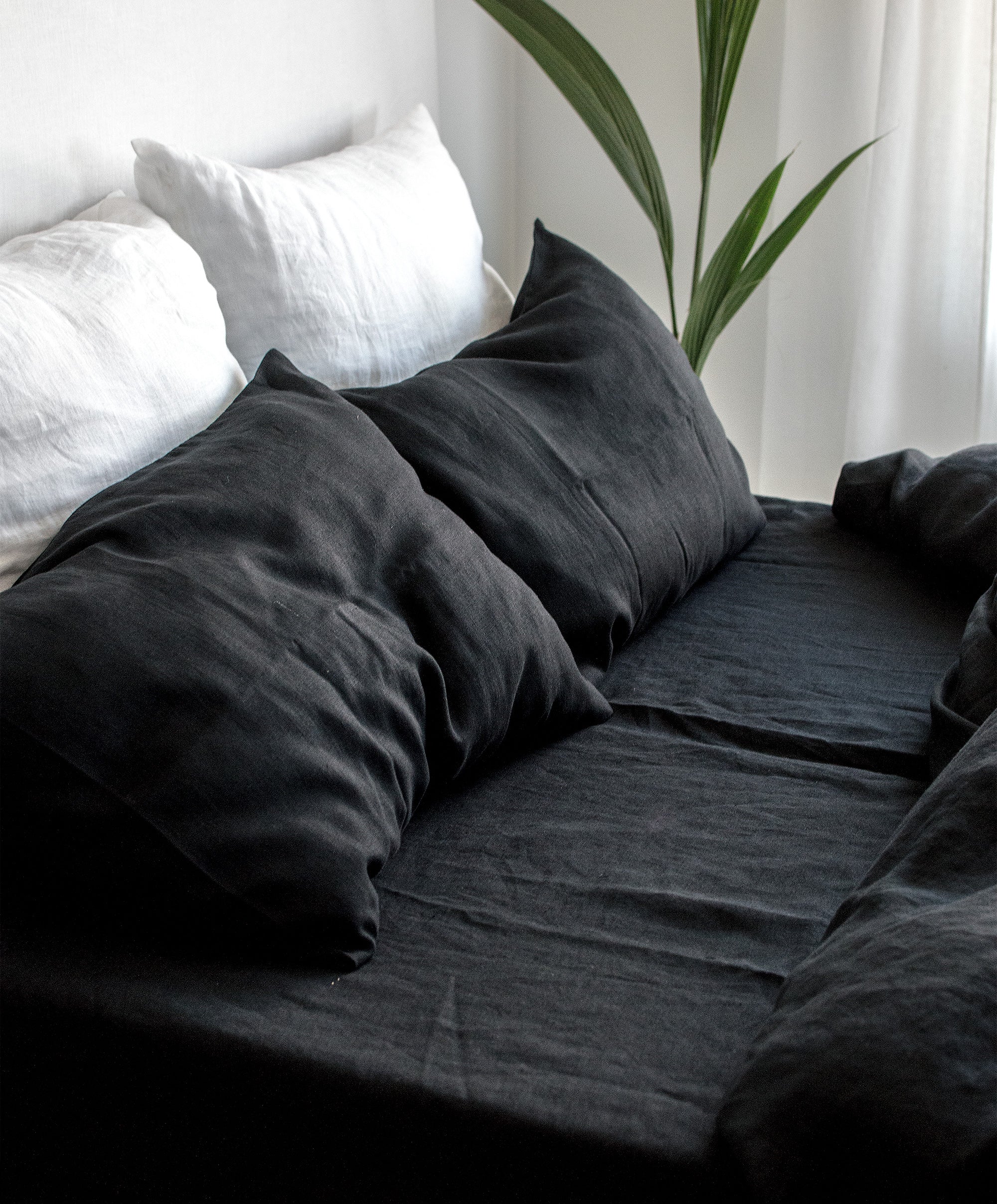 Linen Fitted Sheet in Space Black