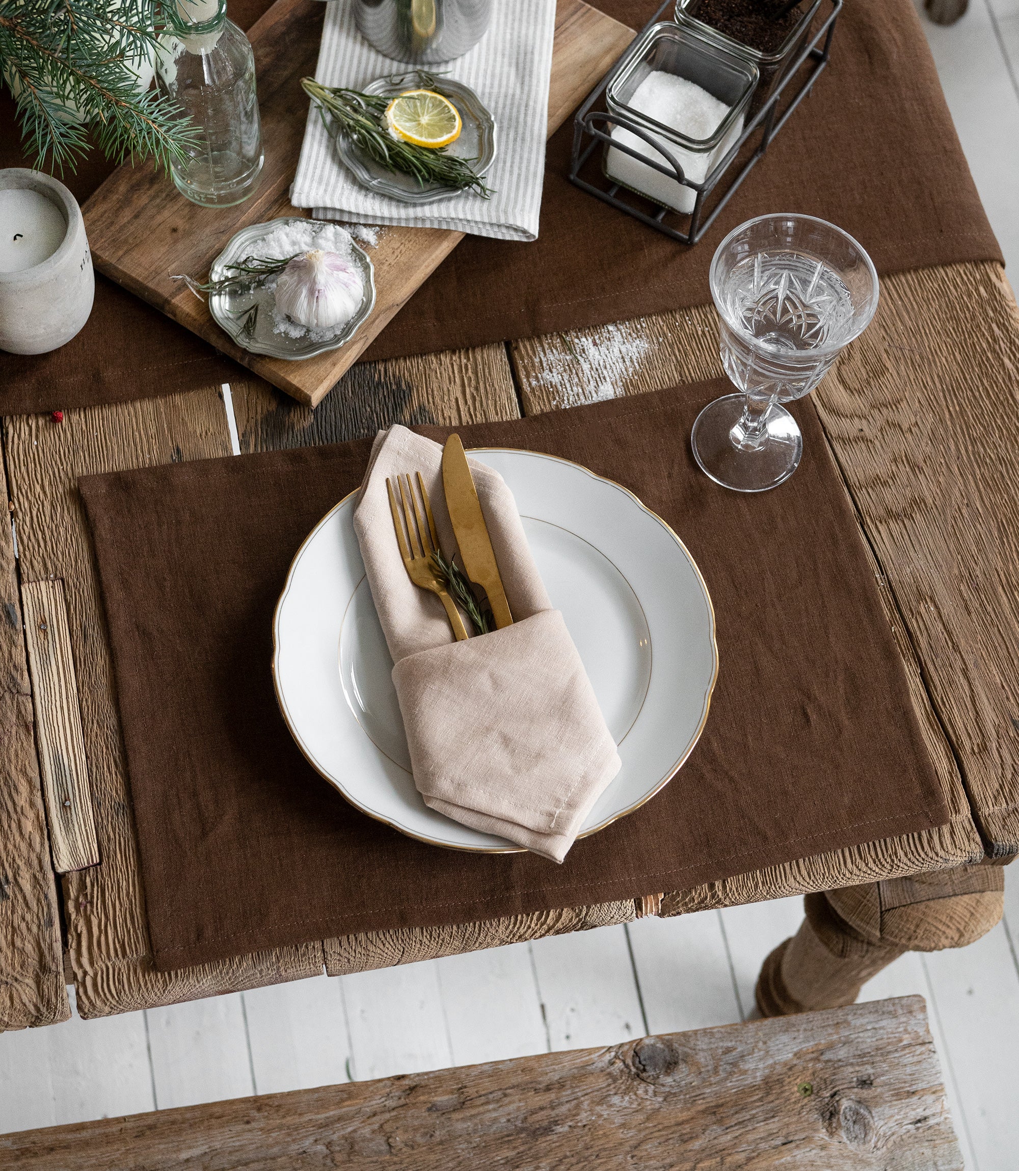 Linen Placemat in Walnut